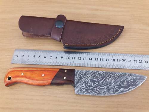 Handmade DAMASCUS Steel Hunting Knife with Wooden handle scales. FULL TANG !!!!!!!