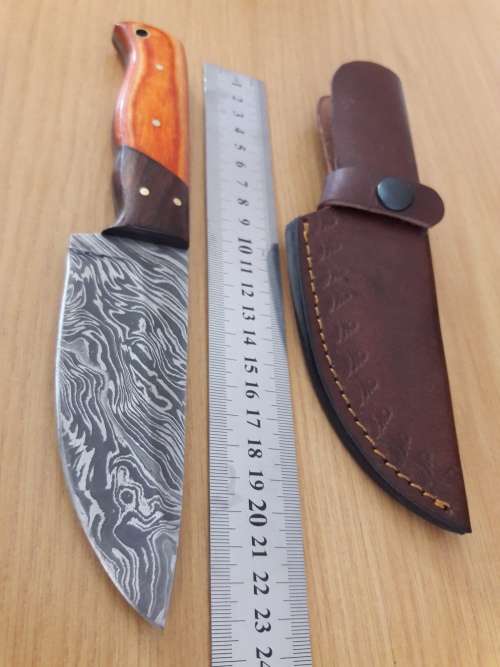 Handmade DAMASCUS Steel Hunting Knife with Wooden handle scales. FULL TANG !!!!!!!