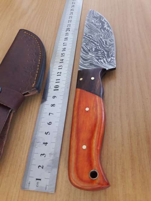 Handmade DAMASCUS Steel Hunting Knife with Wooden handle scales. FULL TANG !!!!!!!