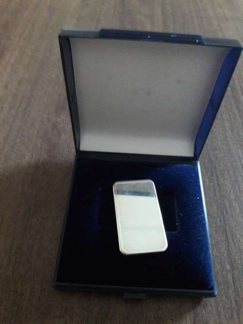 1 OZ PURE SILVER BAR, prices are going through the roof, buy now. (COMBINE PARCELS, save on shipping