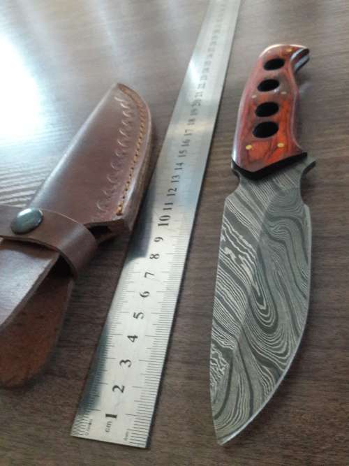 Handmade DAMASCUS Steel Hunting Knife with Wooden handle scales. FULL TANG !!!!!