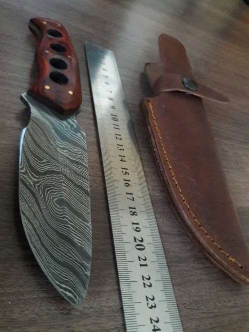 Handmade DAMASCUS Steel Hunting Knife with Wooden handle scales. FULL TANG !!!!!