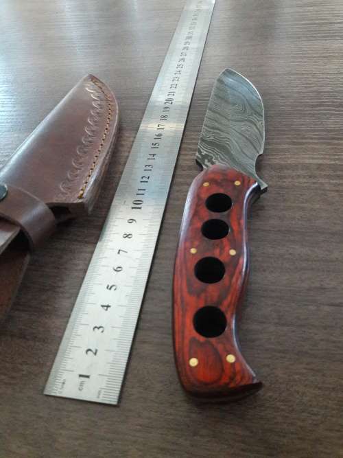 Handmade DAMASCUS Steel Hunting Knife with Wooden handle scales. FULL TANG !!!!!