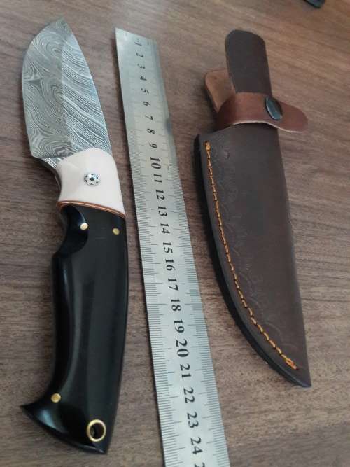 Handmade DAMASCUS Steel Hunting Knife, FULL TANG, Bull horn and Camel Bone handle scales.