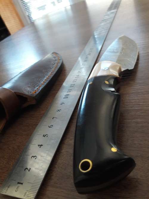 Handmade DAMASCUS Steel Hunting Knife, FULL TANG, Bull horn and Camel Bone handle scales.