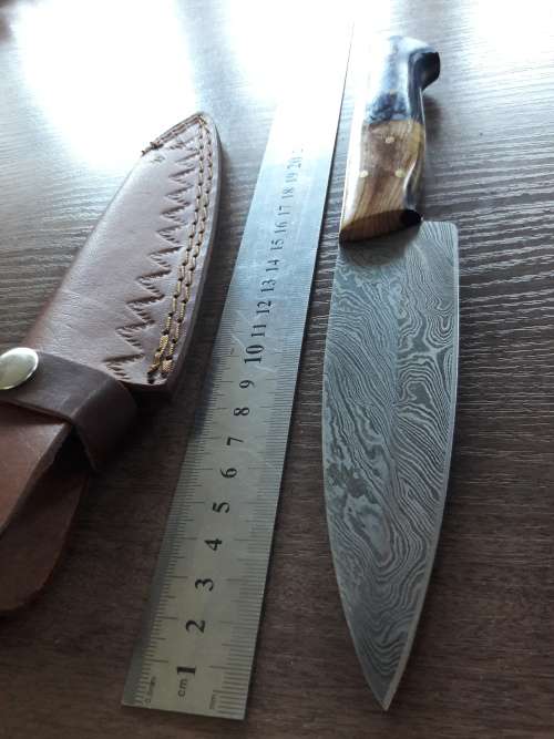 Handmade DAMASCUS Steel Hunting Knife with Wooden handle scales. FULL TANG !!!!!