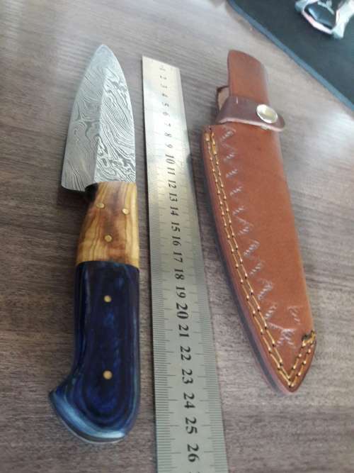 Handmade DAMASCUS Steel Hunting Knife with Wooden handle scales. FULL TANG !!!!!