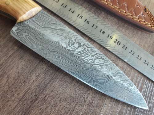 Handmade DAMASCUS Steel Hunting Knife with Wooden handle scales. FULL TANG !!!!!
