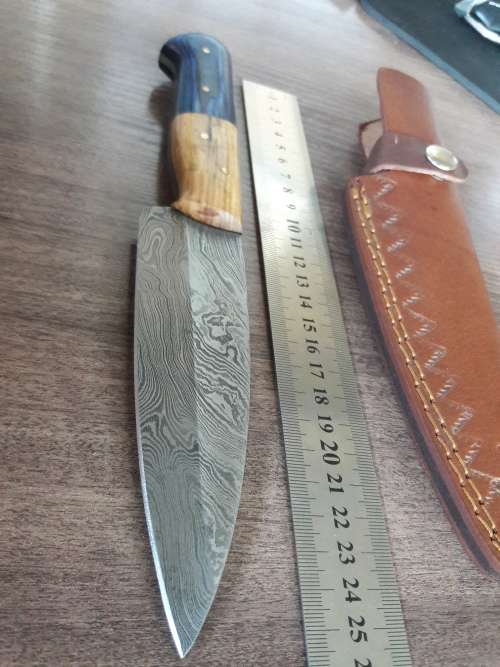 Handmade DAMASCUS Steel Hunting Knife with Wooden handle scales. FULL TANG !!!!!