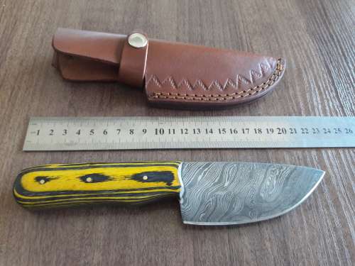 Handmade DAMASCUS Steel Hunting Knife with Wooden handle scales. FULL TANG !!!!!