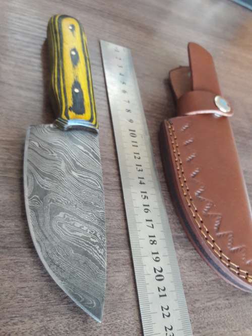Handmade DAMASCUS Steel Hunting Knife with Wooden handle scales. FULL TANG !!!!!
