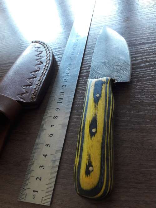 Handmade DAMASCUS Steel Hunting Knife with Wooden handle scales. FULL TANG !!!!!
