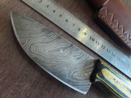 Handmade DAMASCUS Steel Hunting Knife with Wooden handle scales. FULL TANG !!!!!