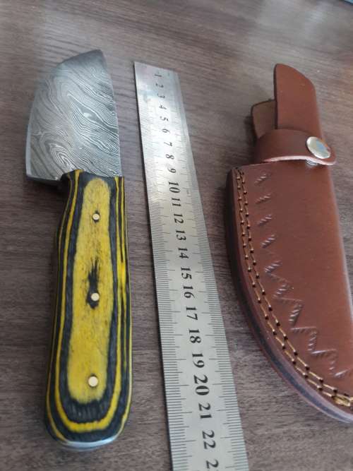 Handmade DAMASCUS Steel Hunting Knife with Wooden handle scales. FULL TANG !!!!!