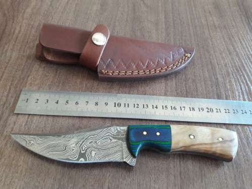 Handmade DAMASCUS Steel Hunting Knife with Wooden handle scales.FULL TANG !!!!!!