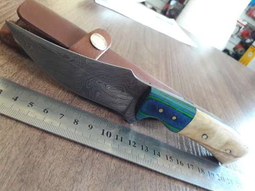 Handmade DAMASCUS Steel Hunting Knife with Wooden handle scales.FULL TANG !!!!!!