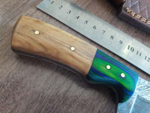 Handmade DAMASCUS Steel Hunting Knife with Wooden handle scales.FULL TANG !!!!!!