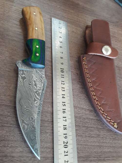 Handmade DAMASCUS Steel Hunting Knife with Wooden handle scales.FULL TANG !!!!!!