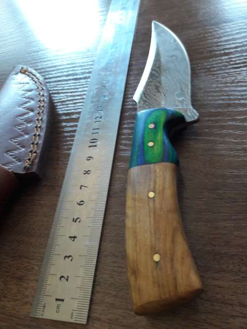 Handmade DAMASCUS Steel Hunting Knife with Wooden handle scales.FULL TANG !!!!!!