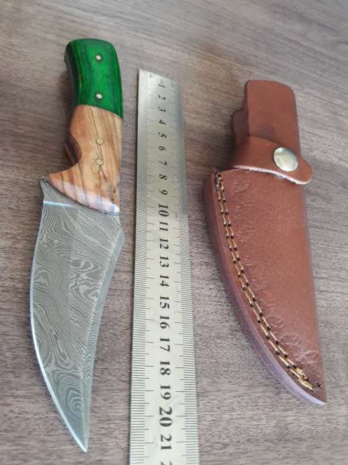 Handmade DAMASCUS Steel Hunting Knife with Wooden handle scales.FULL TANG !!!!!!