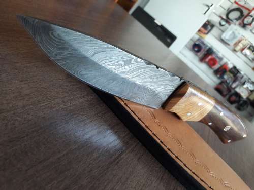 Handmade Damascus steel HUNTING  knife with WOODEN handle scales.