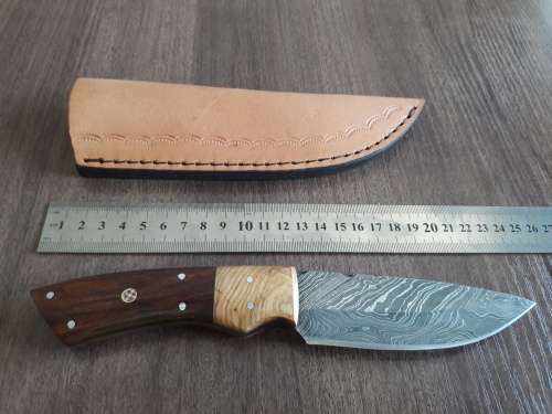 Handmade Damascus steel HUNTING  knife with WOODEN handle scales.