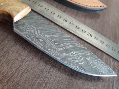 Handmade Damascus steel HUNTING  knife with WOODEN handle scales.