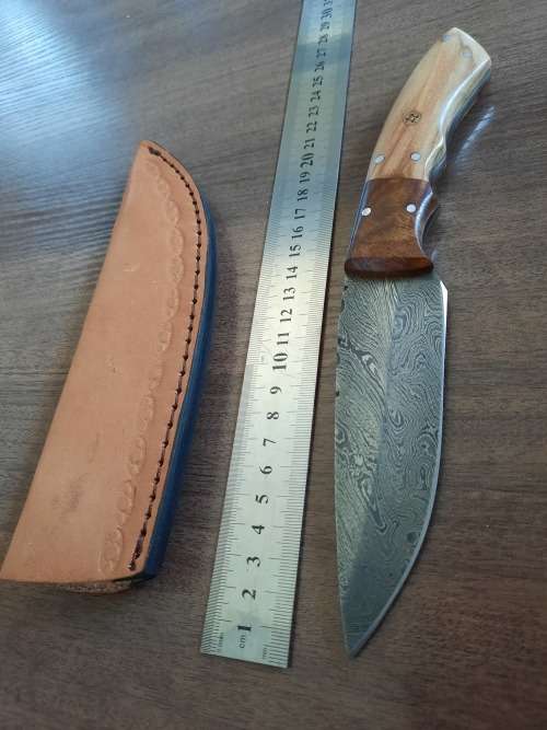 Handmade Damascus steel HUNTING  knife with WOODEN handle scales.