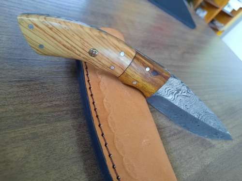 Handmade Damascus steel HUNTING  knife with WOODEN handle scales.