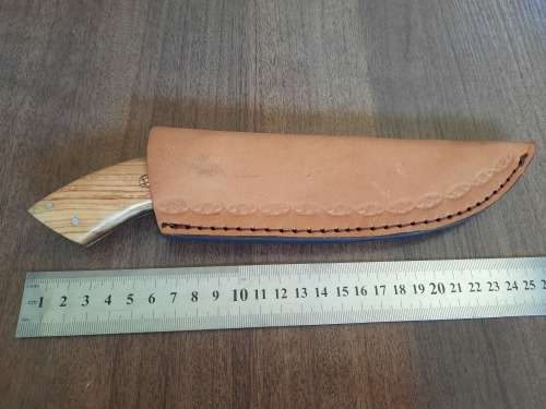 Handmade Damascus steel HUNTING  knife with WOODEN handle scales.