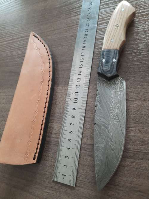 Handmade Damascus steel HUNTING  knife with WOODEN handle scales.