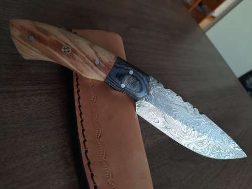 Handmade Damascus steel HUNTING  knife with WOODEN handle scales.