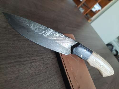 Handmade Damascus steel HUNTING  knife with WOODEN handle scales.