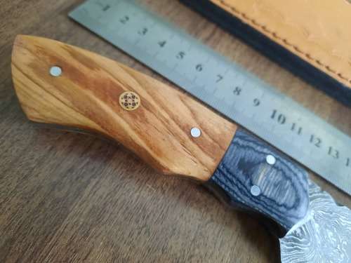 Handmade Damascus steel HUNTING  knife with WOODEN handle scales.