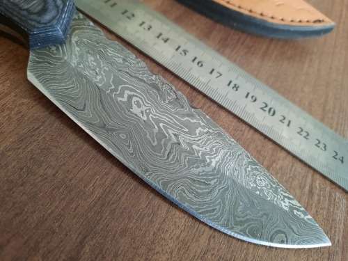 Handmade Damascus steel HUNTING  knife with WOODEN handle scales.