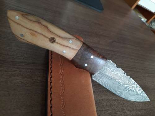 Handmade Damascus steel HUNTING  knife with WOODEN handle scales.