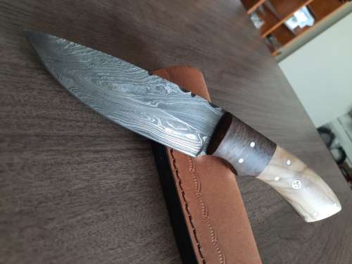 Handmade Damascus steel HUNTING  knife with WOODEN handle scales.