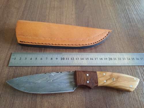 Handmade Damascus steel HUNTING  knife with WOODEN handle scales.