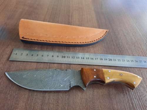 Handmade Damascus steel HUNTING  knife with WOODEN handle scales.