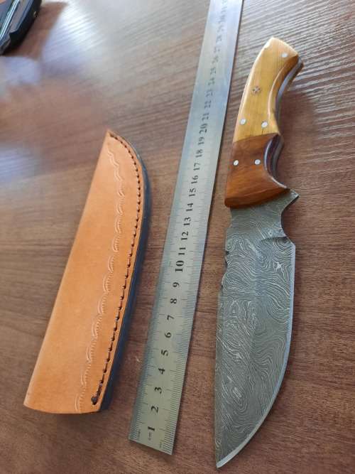 Handmade Damascus steel HUNTING  knife with WOODEN handle scales.