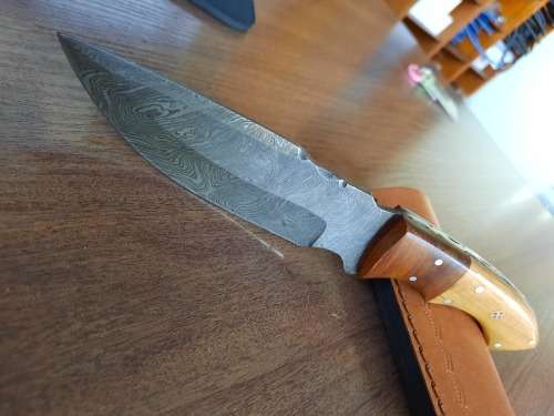 Handmade Damascus steel HUNTING  knife with WOODEN handle scales.