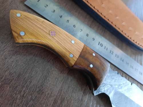 Handmade Damascus steel HUNTING  knife with WOODEN handle scales.