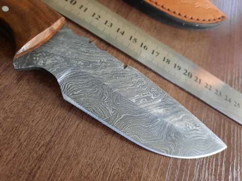 Handmade Damascus steel HUNTING  knife with WOODEN handle scales.