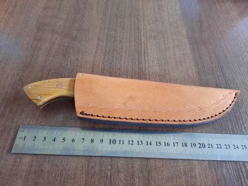 Handmade Damascus steel HUNTING  knife with WOODEN handle scales.