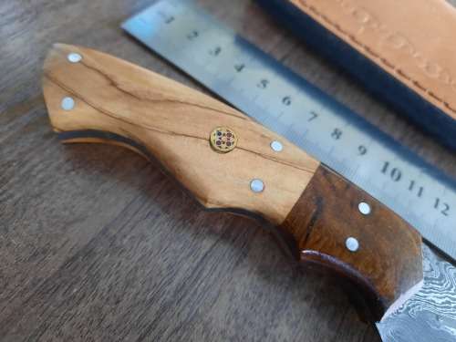 Handmade Damascus steel HUNTING  knife with WOODEN handle scales.