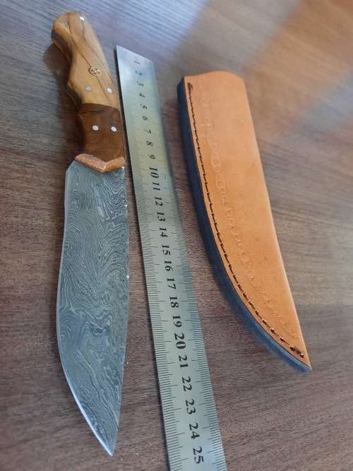 Handmade Damascus steel HUNTING  knife with WOODEN handle scales.