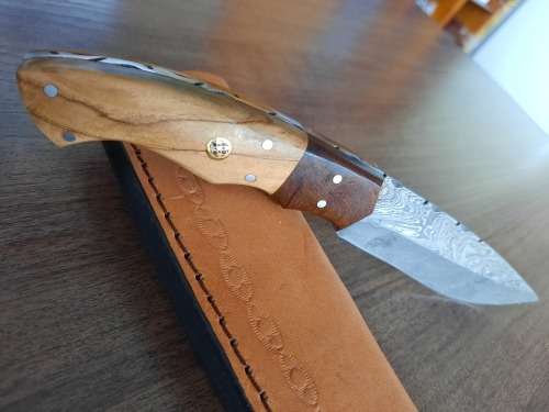 Handmade Damascus steel HUNTING  knife with WOODEN handle scales.