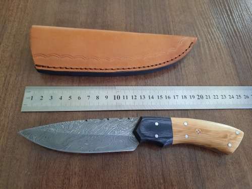 Handmade Damascus steel HUNTING  knife with WOODEN handle scales.