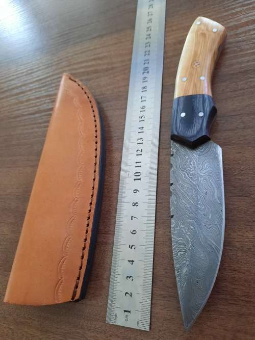 Handmade Damascus steel HUNTING  knife with WOODEN handle scales.