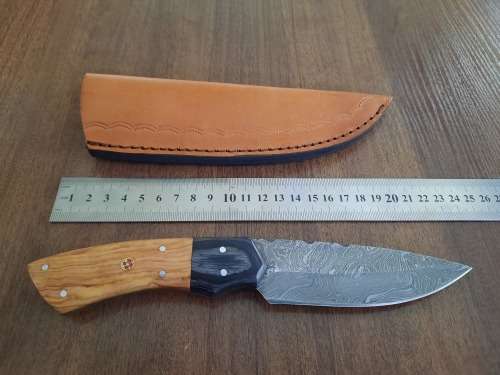 Handmade Damascus steel HUNTING  knife with WOODEN handle scales.